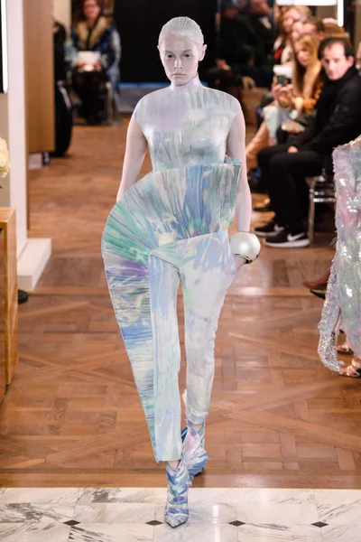 Look 17